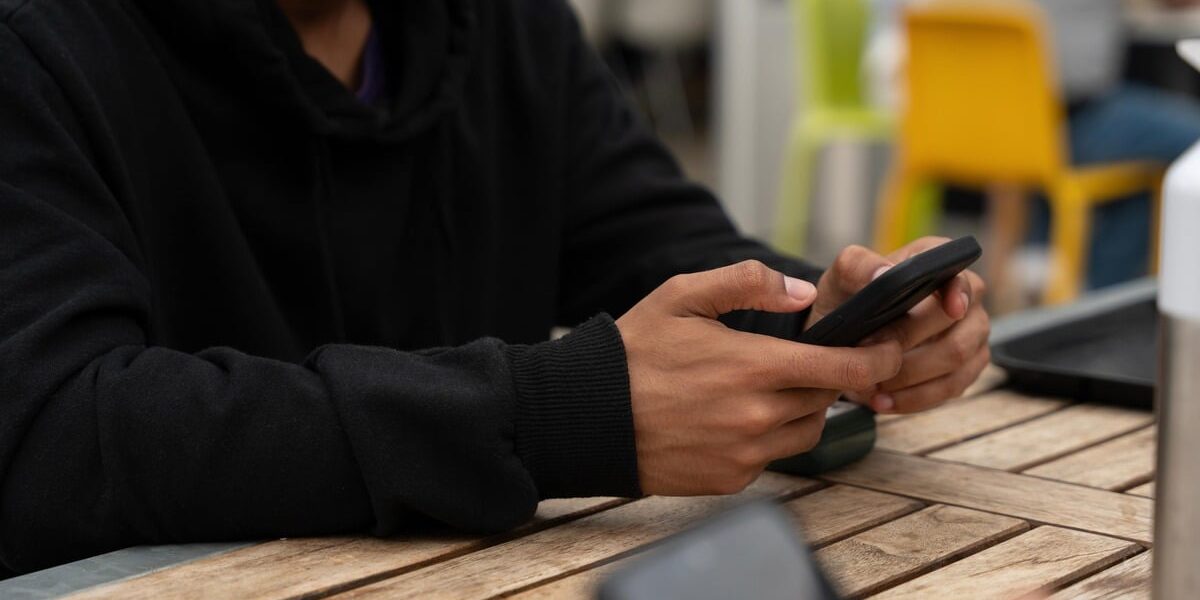 scrolling on phone for money help